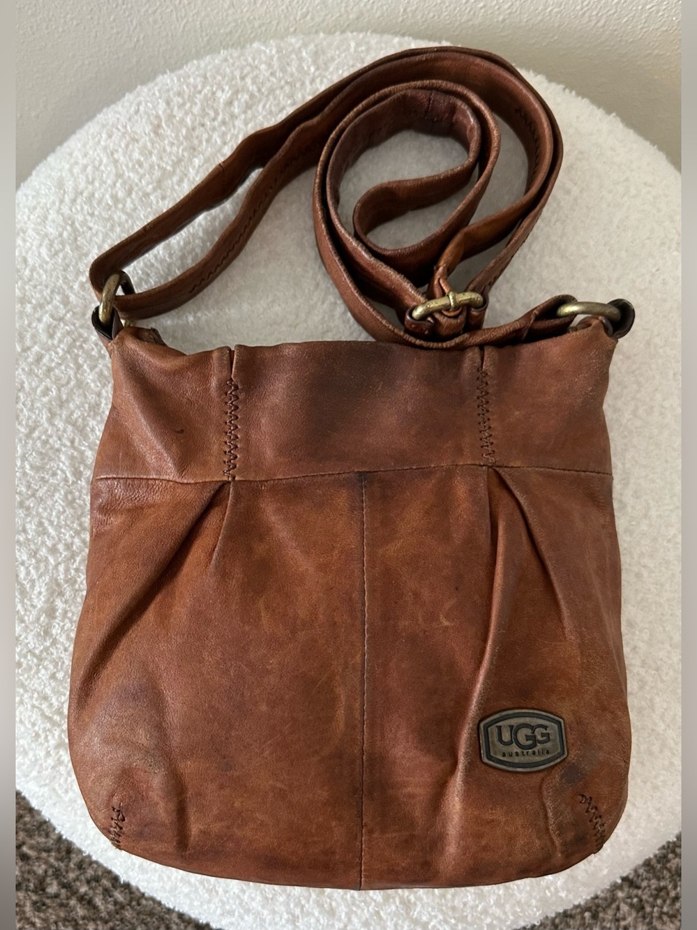 Vintage UGG Australia distressed leather slouchy crossbody bag